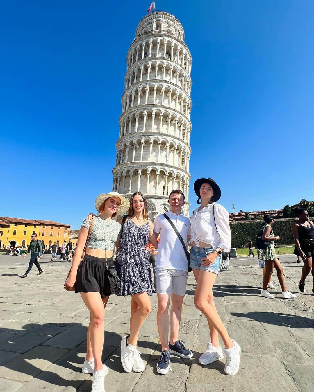 リュボーフィ・エフィメンコさんのインスタグラム写真 - (リュボーフィ・エフィメンコInstagram)「🇮🇹🫶🏻 . . . . .  #italy#travelitaly#cinqueterre#riomaggiore#travel#tourist#cruiseship#europe#europetravel#italytravel#laspezia#world#royalcaribbean#lifestyle#travelphotography#family#familytime#familytravel#adventure」10月20日 0時00分 - liubaefimenko