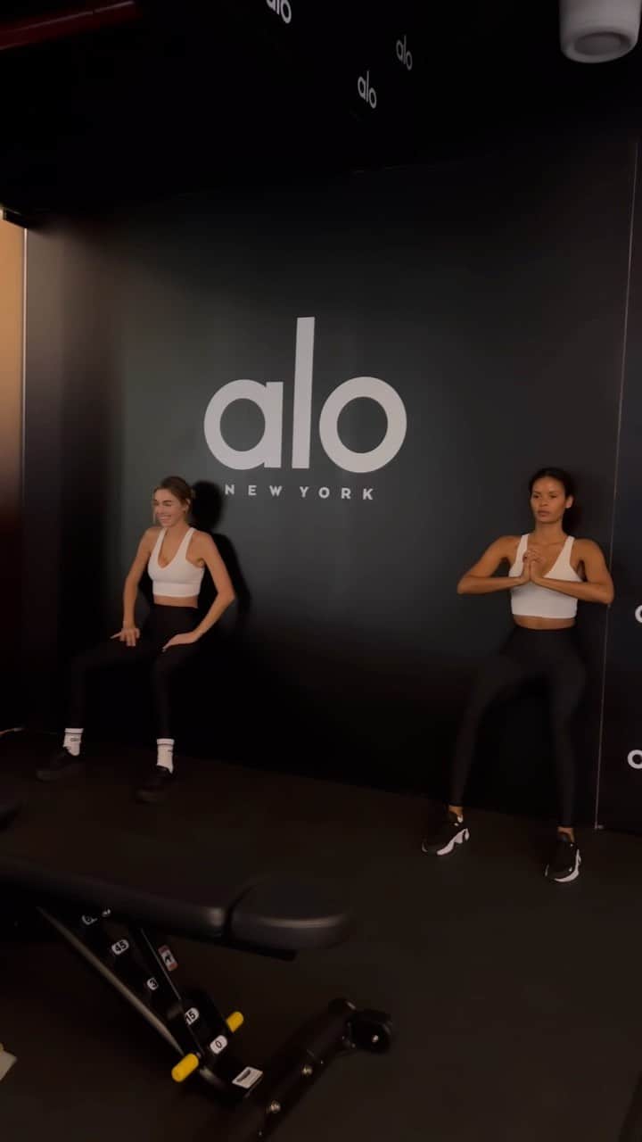 Elizabeth Turnerのインスタグラム：「Girlies!!! This is your reminder that your workout doesn't have to be high intensity / jump jump jump / cortisol levels rising. Definitely explore what's best for your body- but for me- low impact resistance training always feels the best! I see results AND I don't have to DREAD the workout!!! Thank you @kylerussellhoffman for understanding my workout needs and crushing it!!! We 🫶🏼 @alo」