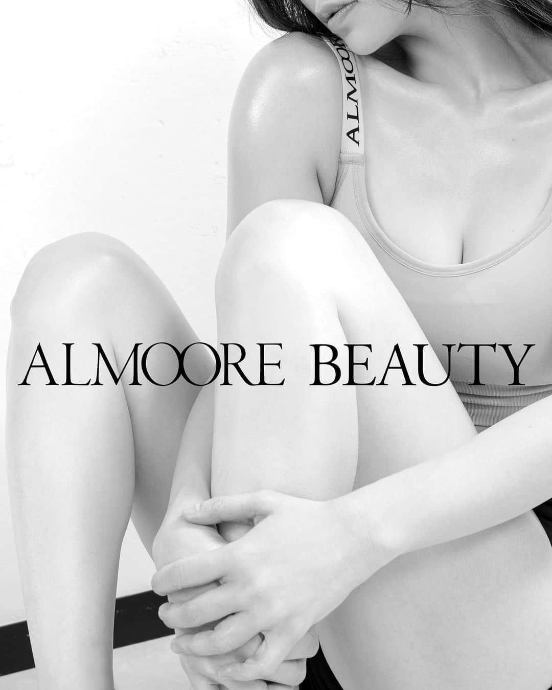 渋谷ゆりのインスタグラム：「#デザインコンペ この冬！ついにALMOORE BEAUTYが始動します〜🙈💓それにあたり、デザイン案の募集です🥺❤️✨  第一弾はボディクリーム！私が欲しい成分で作ったの、存在しなかったから🥺去年からストーリー見て楽しみにしていた皆さん、本当に本当にお待たせしました…😭🙏💓  今後色々なものを展開するにあたって、私の頭の中や想いをデザインに落とし込んでくれる方にお仕事を依頼したいので！今回デザインコンペというかたちで色々な方の作品を見れたらなと思っています🥺💓あと、大好きな皆んなと作れてる感が嬉しいのです〜〜🙈💓  ˗ˏˋ カラダに自信を、ジブンに愛を。ˎˊ˗ 持てる子を、増やしていこう💪🥰💞💞  愛は与えて貰おうと乞うものではなく、自分を削って与えようとするものでもなく、自分から他人へ自然と溢れていくもの🌍👨‍👩‍👧‍👦💞 だからみんな、まずは自分を愛するんだよ🙋‍♀️❤️ 私からの約束だよ〜🙋‍♀‼️🤣  募集要項や、採用された方への特典などは、下のリンクからチェックしてね🫶❤️ https://docs.google.com/forms/d/e/1FAIpQLSfzC0wLTaUUnCqdVGZkdzEBr1U-RUHbFjbTOLu2maeiOnQNHQ/viewform」