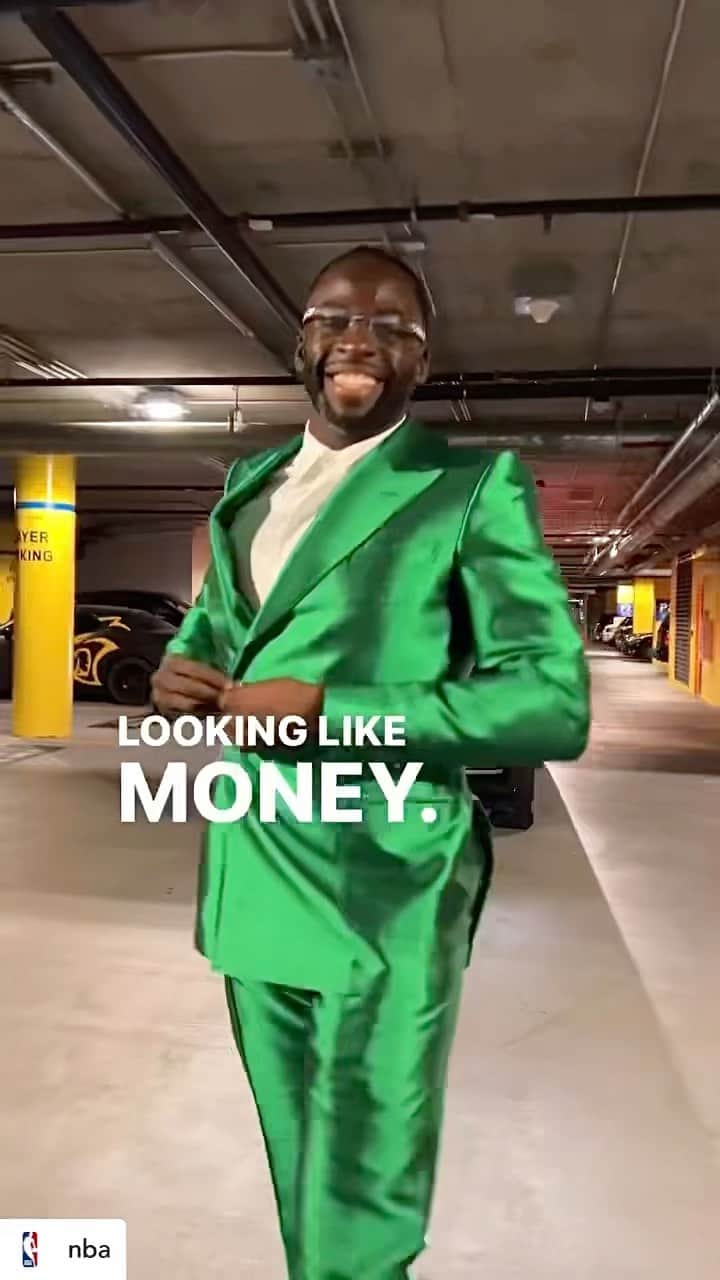 aleksmusikaのインスタグラム：「Welcome back to the warriors invitational @musika raw silk on Mr. @money23green  #fashionreels #openingday #nbafits #leaguefits @nba repost @warriors」