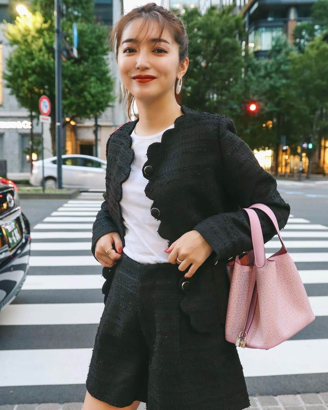 のインスタグラム：「昨日はインスタライブありがとうございました🤍 今日もステキな一日にしましょう〜✨  オーダーしていたセットアップが届いたので早速着た🤍  #outfit #love #fashion」
