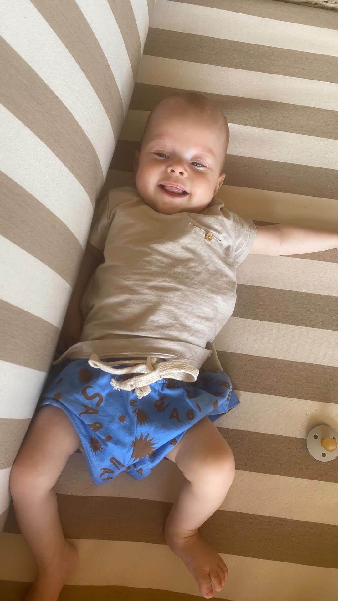 ジェニファー・ホーキンスのインスタグラム：「Happy 1ST birthday to our sweet and very cheeky little man Hendrix. You came into this world faster than we had planned and kicked NICU’s butt (with some lovely helpers) and now you are such a happy little soul with so much spirit!! We couldn’t be more grateful for you. I’m so proud to be your mummy!!  We love you so much. ❤️」