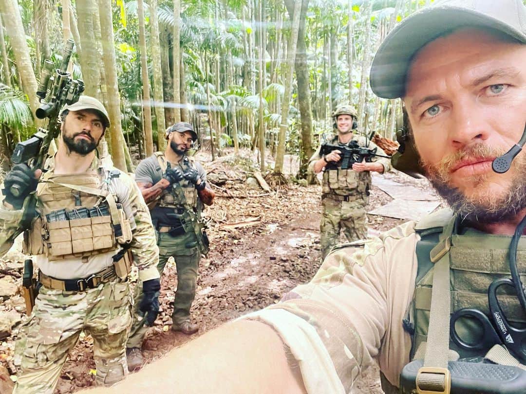 のインスタグラム：「Don’t worry Ripley, me and my team of ultimate badasses will protect you. @liamhemsworth @rickywhittle @miloanthonyventimiglia」