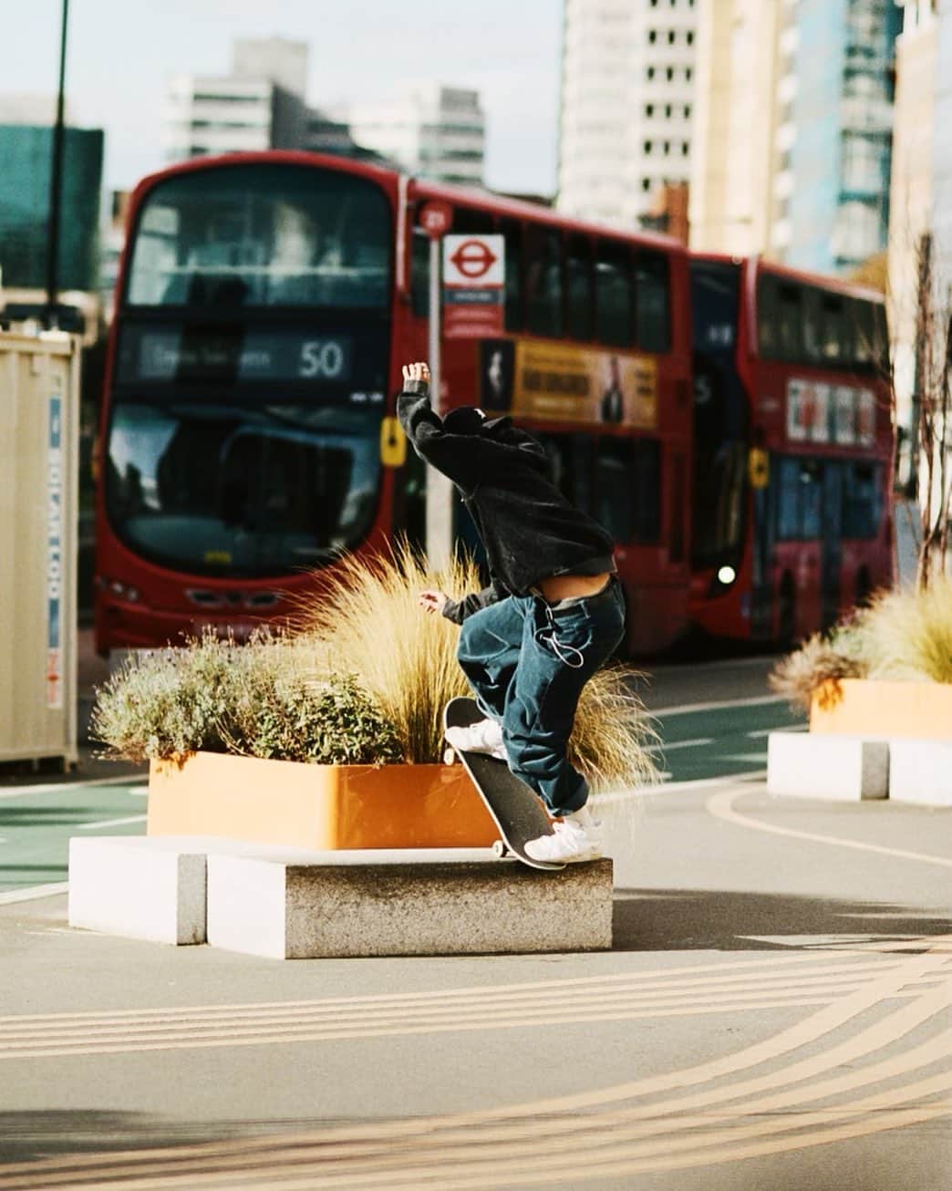 ジェニファー・ソトのインスタグラム：「✨Front blunt in England ✨😌 📸 @zandertaketomo」