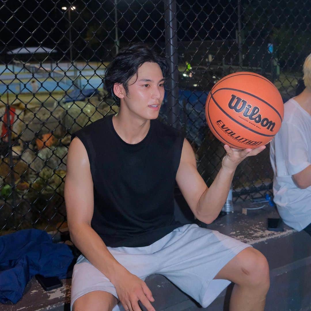 ミンギュのインスタグラム：「🏀🏀」