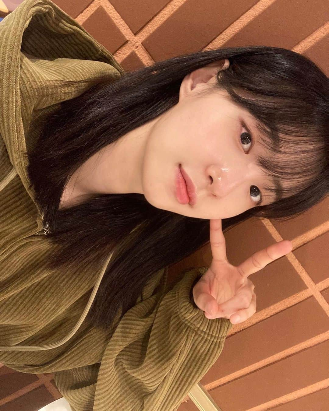 ヘヨンのインスタグラム：「💇🏻‍♀️✨」