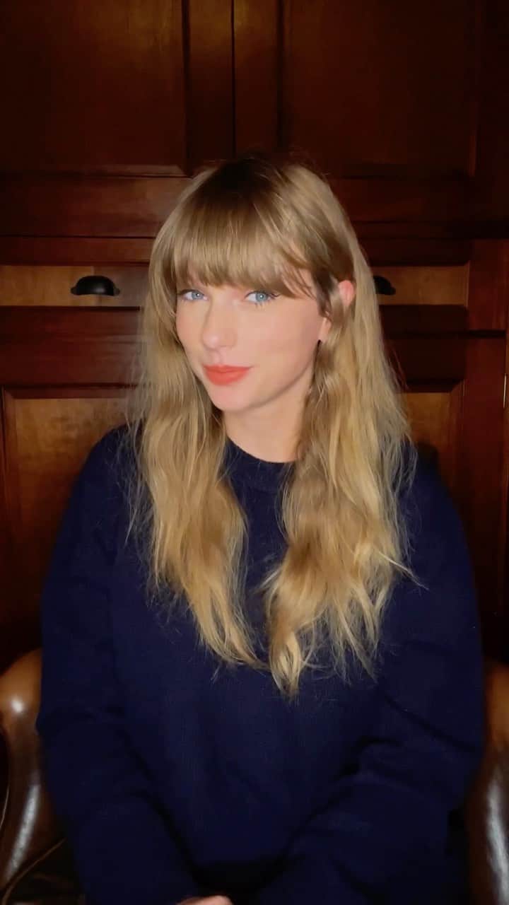 テイラー・スウィフトのインスタグラム：「Midnights teaser trailer tonight during the 3rd quarter of Thursday Night Football on @primevideo so … meet me there?」