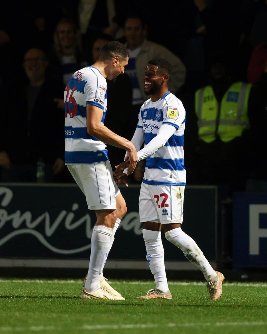 レオン・バログンさんのインスタグラム写真 - (レオン・バログンInstagram)「Exactly the reaction we needed and you R’s deserved at Loftus Road! Great team performance, strong result and a clean sheet!」10月20日 22時17分 - leonbalogun