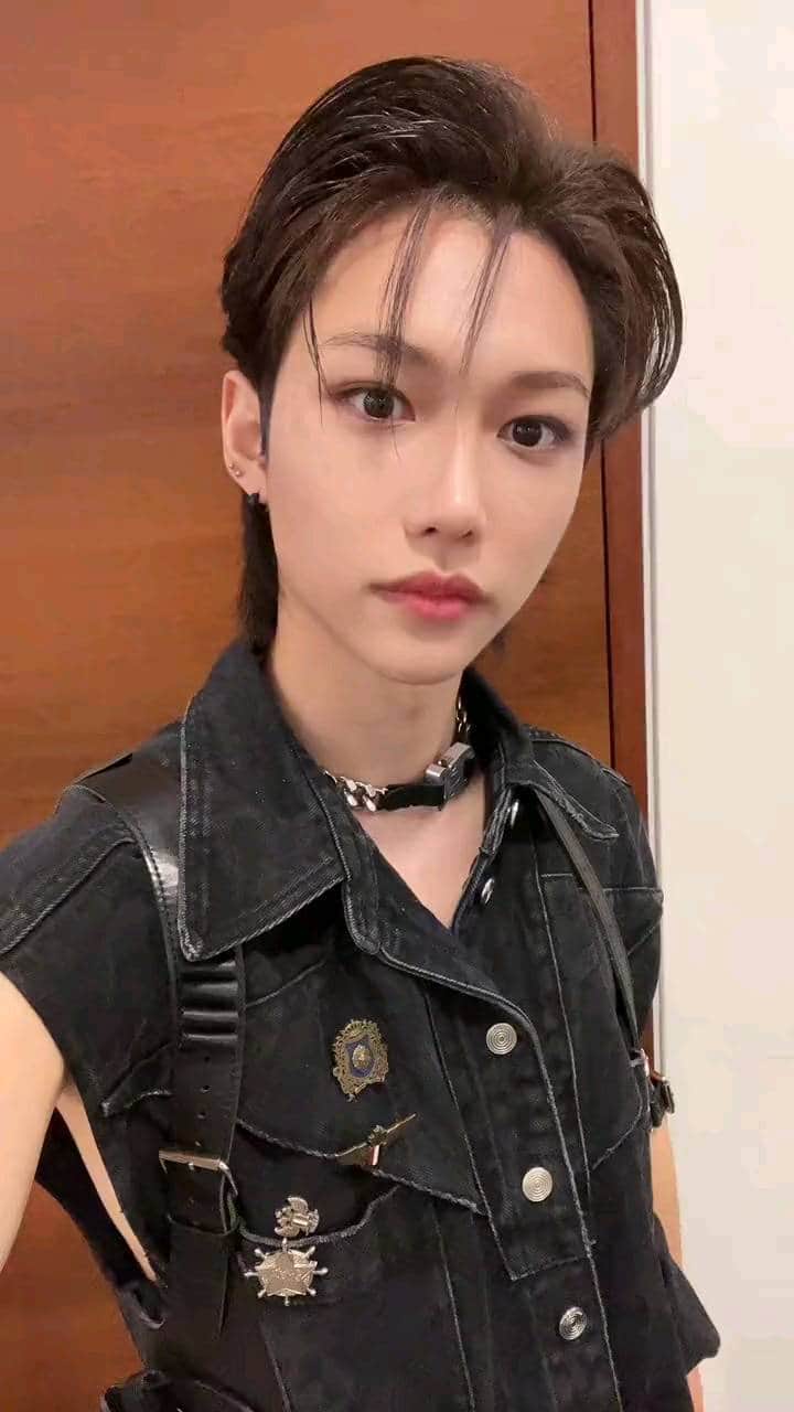 フェリックスのインスタグラム：「1️⃣4️⃣3️⃣ i ❤ u #felix #STRAYKIDS」