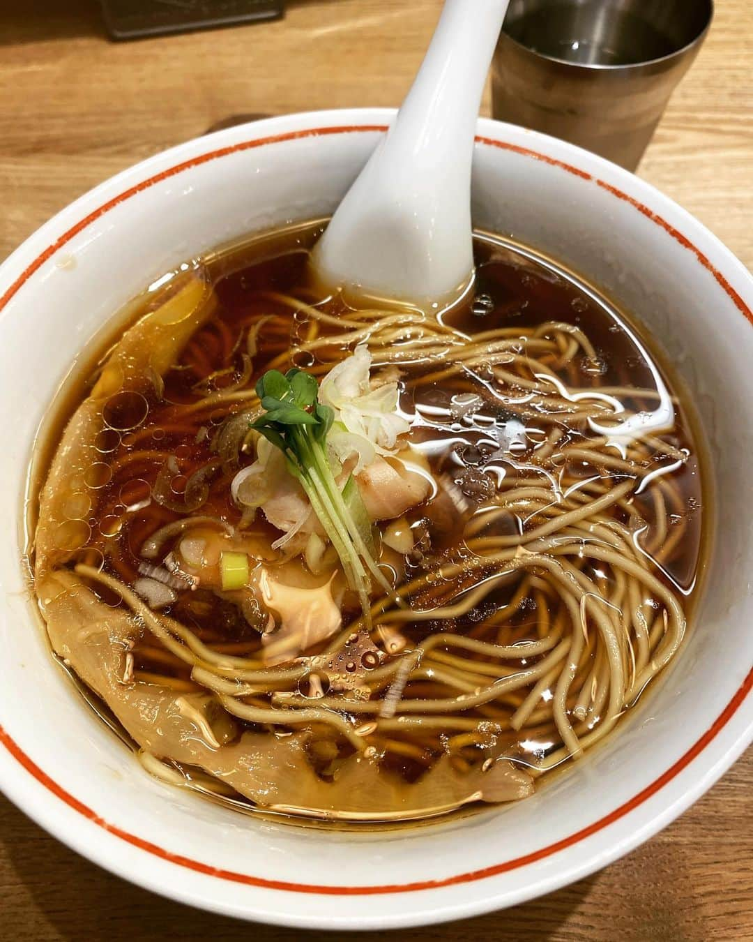 橋口洋平さんのインスタグラム写真 - (橋口洋平Instagram)「ラーメンフォルダに追加された、美味しかったやつ。なんか地理的に全部同じような場所だな。共通してスープはもちろん麺がとってもおいしかったのです  1.麺尊RAGE（西荻窪） 2.味噌っ子 ふっく（荻窪） 3.麺処 しろくろ（八幡山）」10月20日 15時14分 - hashiguchi_wacci