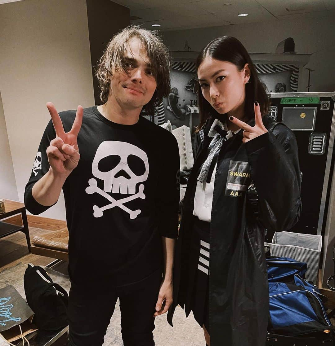 ローレン・サイさんのインスタグラム写真 - (ローレン・サイInstagram)「WHEN I GROW UP I WANT TO BE NOTHING AT ALL  (it’s hard to find words that do justice to how inspiring @gerardway is. i’m so grateful to have met and MCR will always be in my heart 🖤!!)」10月20日 15時50分 - laurentsai