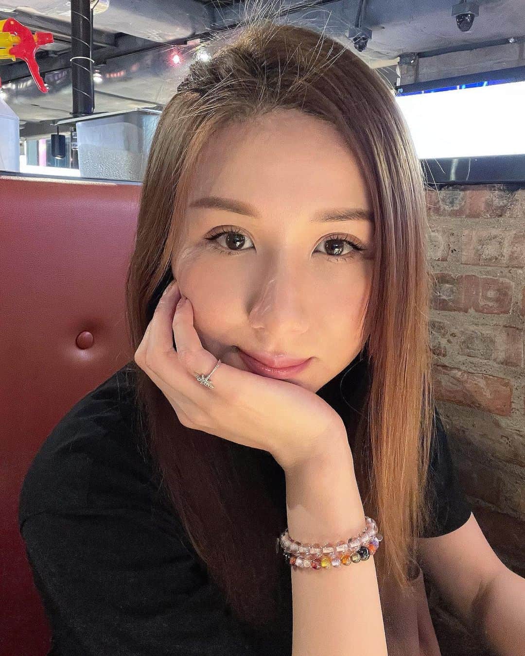 Chloe Yuenのインスタグラム：「Staring at you.. 望住你 🤣  #thinkingoutloud#selfietime」