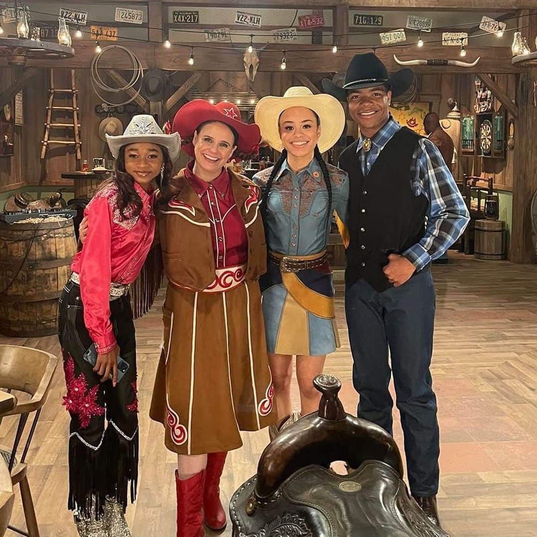 アンドリア・バーバーのインスタグラム：「Get ready for a hoe down show down! On an all new episode of THAT GIRL LAY LAY, tonight THURSDAY at 7:30p on @nickelodeon! 🤠💃🐴」