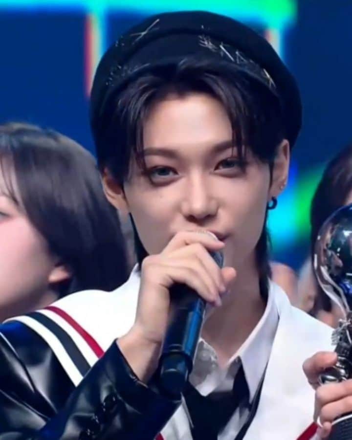 フェリックスのインスタグラム：「Congratulations @realstraykids @ 1st place on Mnet MCountdown!!  #CASE143_5THWIN #StrayKids18thWin #STRAYKIDS」