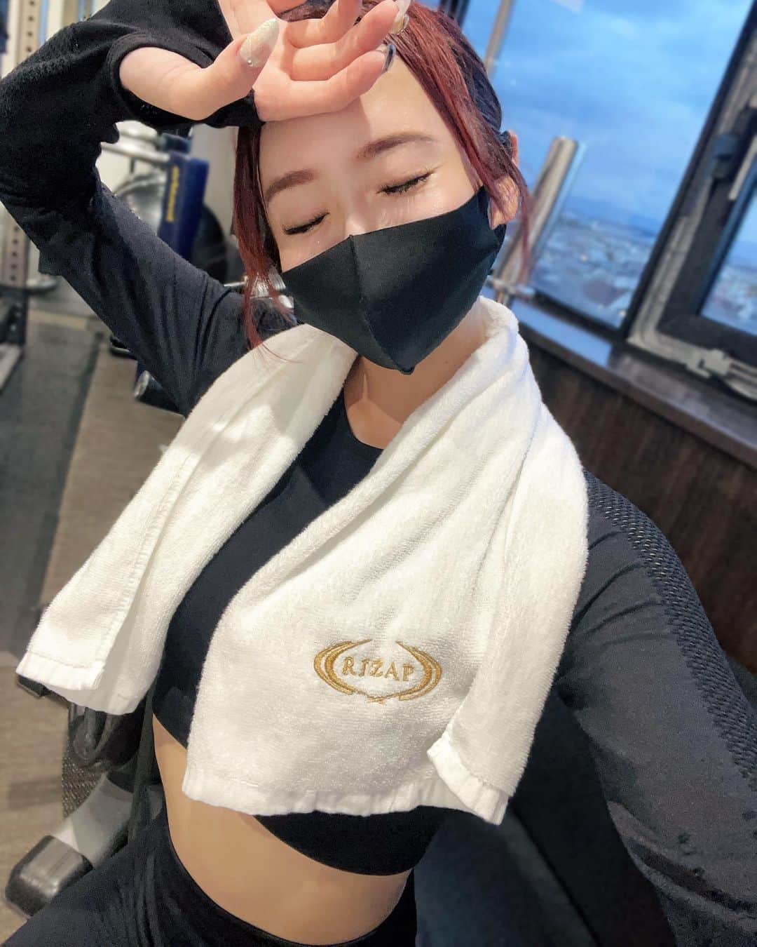 のインスタグラム：「RIZAPトレーニング10回目！！ しっかり汗かいてスッキリ✨ 最近のおうちでのお昼ご飯も🍚(2.3枚) おうちでしっかりお昼食べたら 夜は野菜メインにしてるよ！！  沖縄でたくさん食べたけど筋肉量がアップしてて 順調でした☺️✨  #rizap #フィットネス #トレーニング #筋トレ #ダイエット #ライザップ #ボディメイク #ライザップ女子 #ダイエット記録 #低糖質」