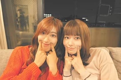 瀧本美織のインスタグラム：「🧡 あれ、私なんか微妙にやってることちがうぞ😗  今日は朝から2人で電波ジャック⚡️観てくれてありがとうございました！  この後23:59〜Sister いよいよ始まります！ どきどき…  皆さんに楽しんでもらえたら嬉しいです✨   #Sisterドラマ」