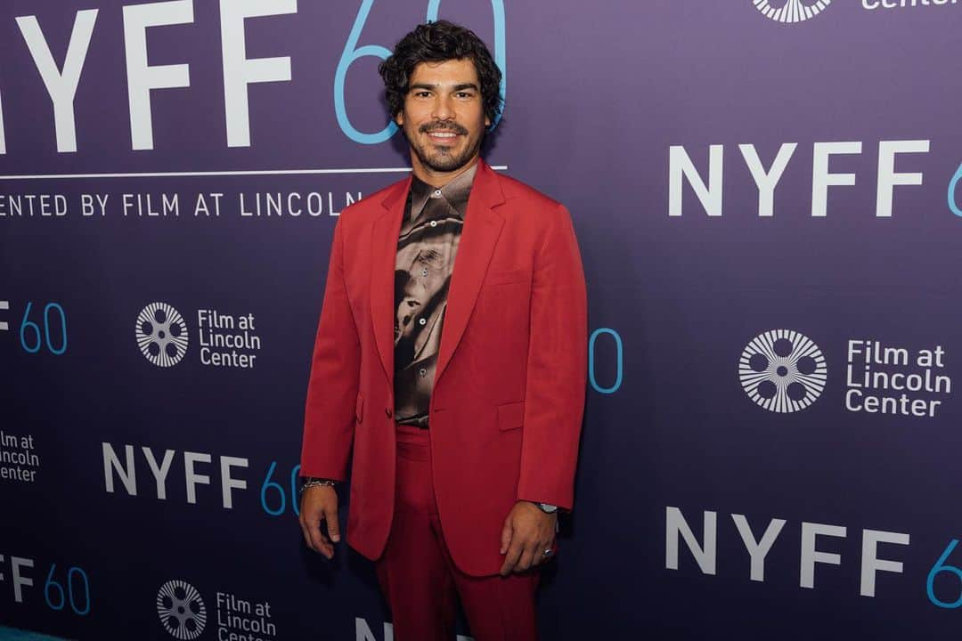 ラウル・カスティージョのインスタグラム：「@thenyff 60th Anniversary Closing Night with @theinspectionmovie @a24 @gamechangerfilms dreams coming true…  Grooming: @jessica_o_  Styling: @slimecityangels @paulsmithdesign  📷: @seandiserio @mettieostrowski」