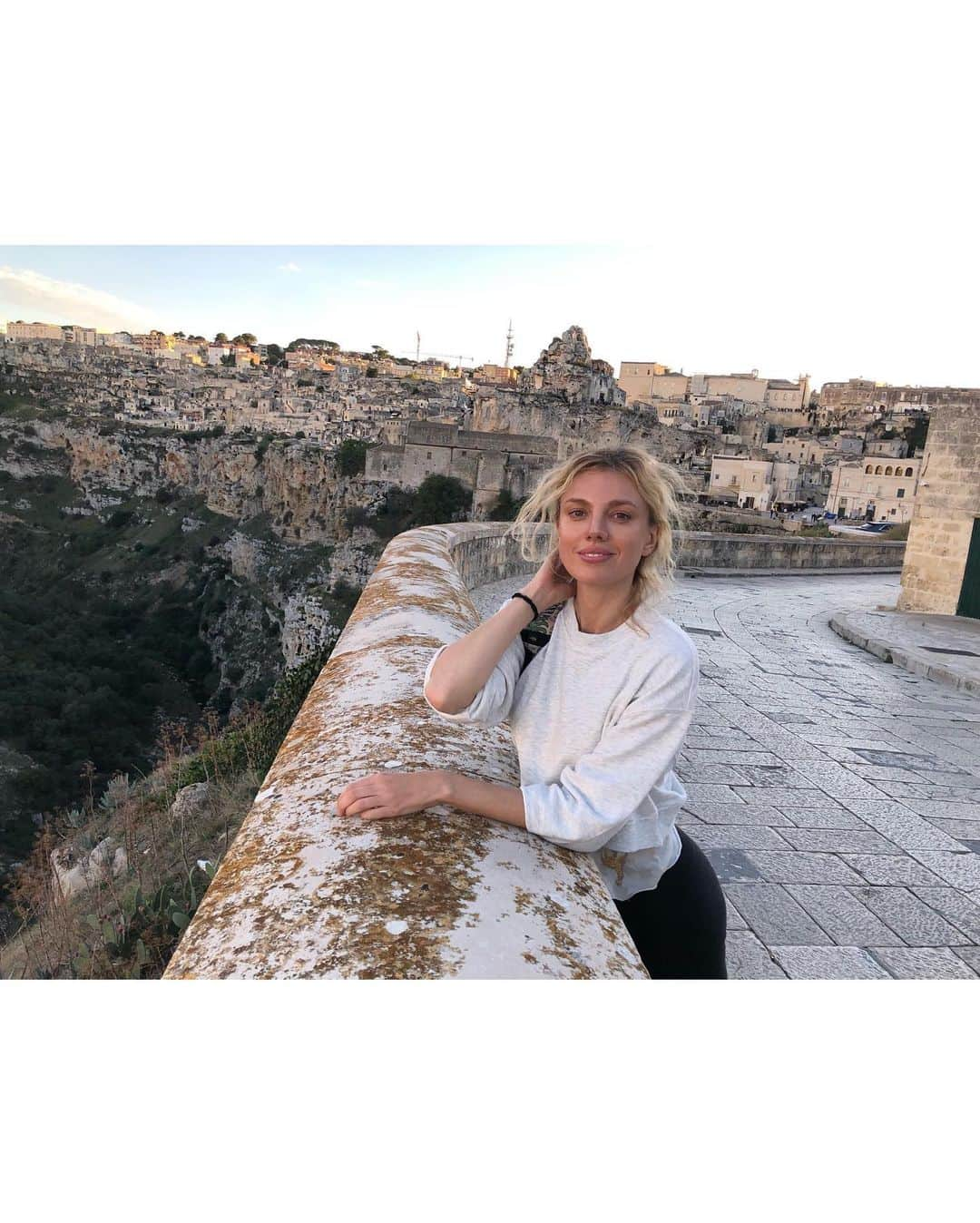 バール・パリーさんのインスタグラム写真 - (バール・パリーInstagram)「It’s like being in a Cubist painting 🙌 #Matera 🇮🇹」10月20日 23時40分 - barpaly