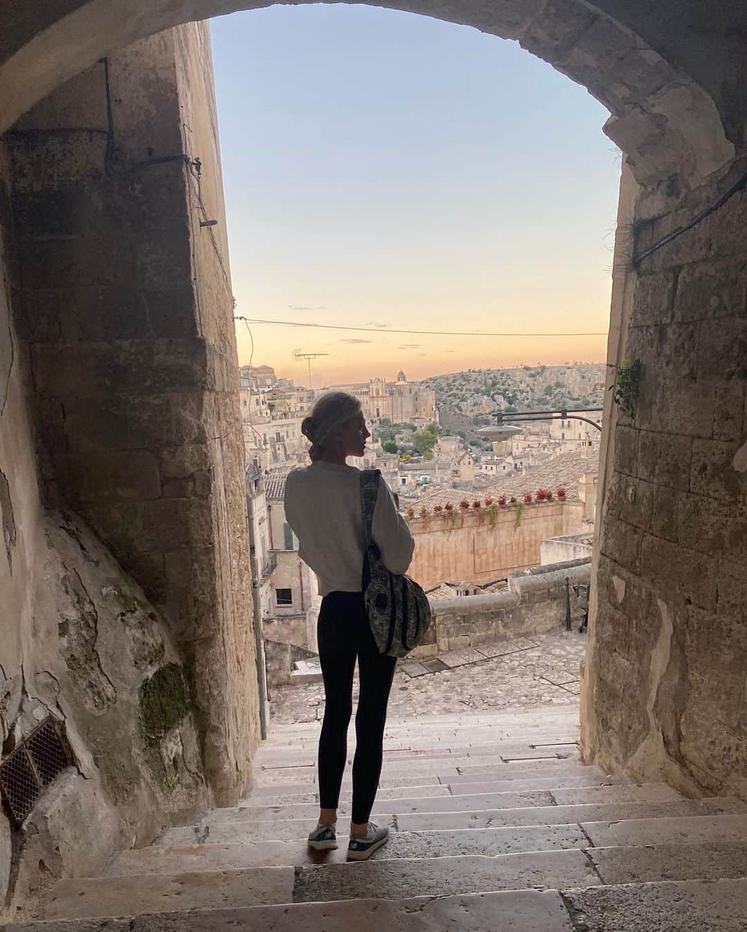 バール・パリーさんのインスタグラム写真 - (バール・パリーInstagram)「It’s like being in a Cubist painting 🙌 #Matera 🇮🇹」10月20日 23時40分 - barpaly