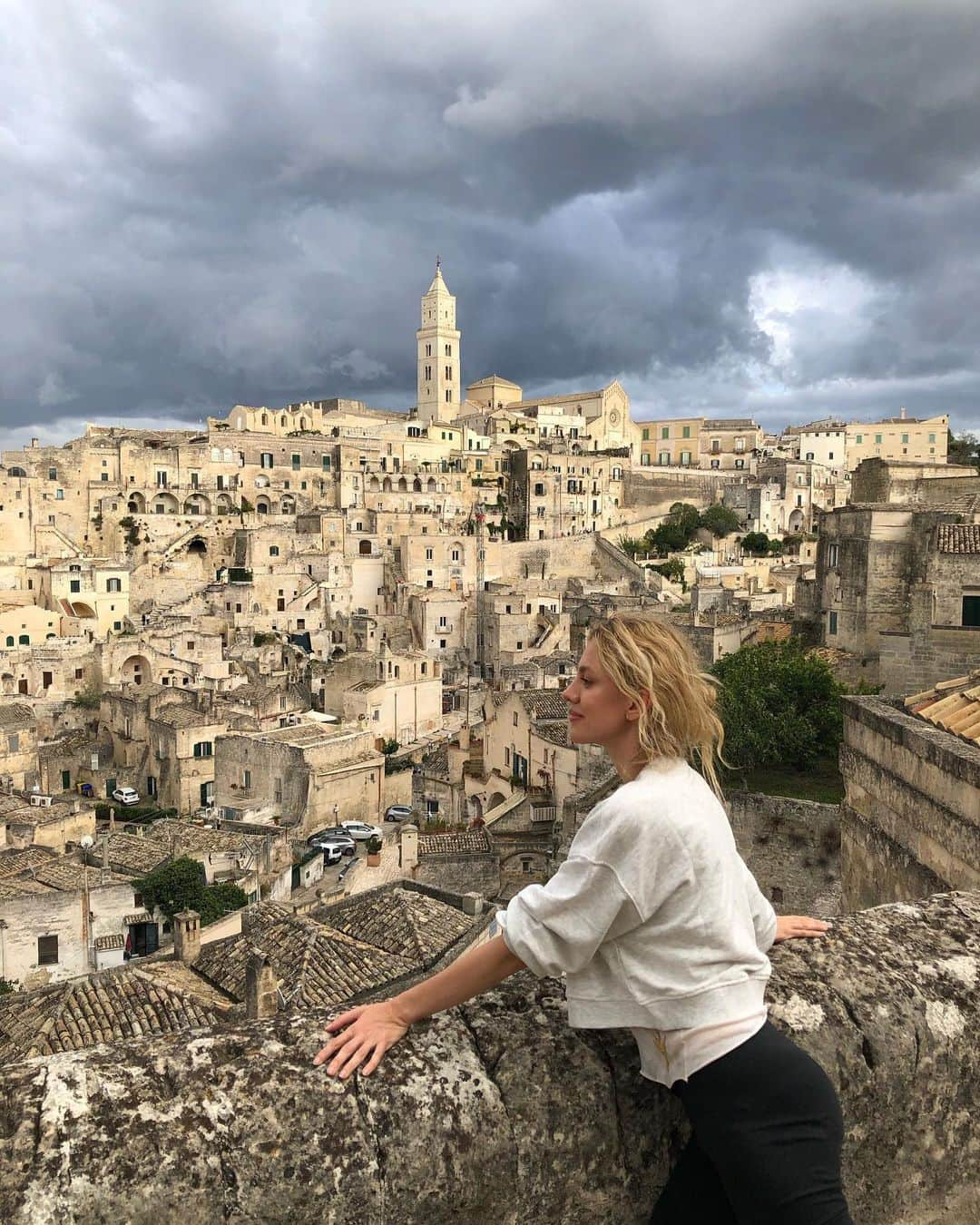 バール・パリーのインスタグラム：「It’s like being in a Cubist painting 🙌 #Matera 🇮🇹」