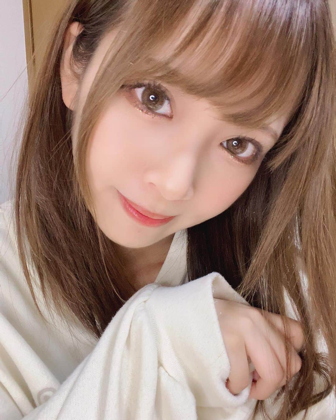 鈴木りんだのインスタグラム：「メイクよれっよれだけど今日も可愛かったです生きてて偉いです」