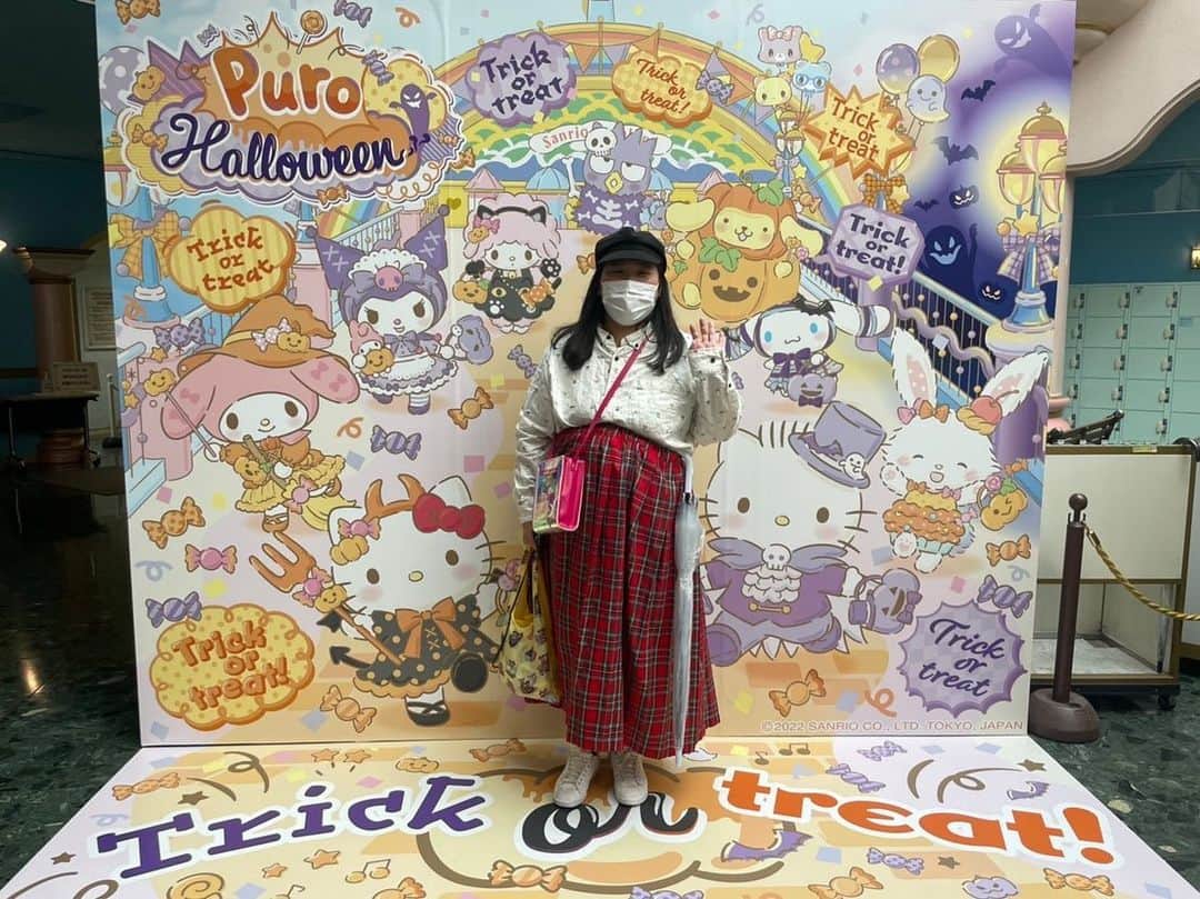 田辺智加のインスタグラム：「わあーい！ １０月１８日 誕生日でしたー🎂 最高の誕生日でした！！ たくさんお祝いのメッセージやプレゼントありがとうございました！ ハッピーな年にします✨ #誕生日 #ピューロランド #キティさん」
