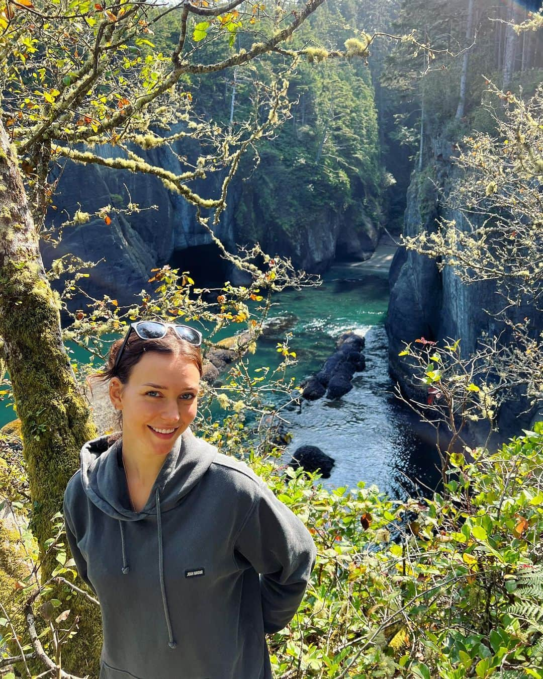 レイチェル・クックさんのインスタグラム写真 - (レイチェル・クックInstagram)「Washington summer pics 😍 Having the time of my life in nature, in love, with only the essentials. 💗」10月21日 3時27分 - rachelc00k