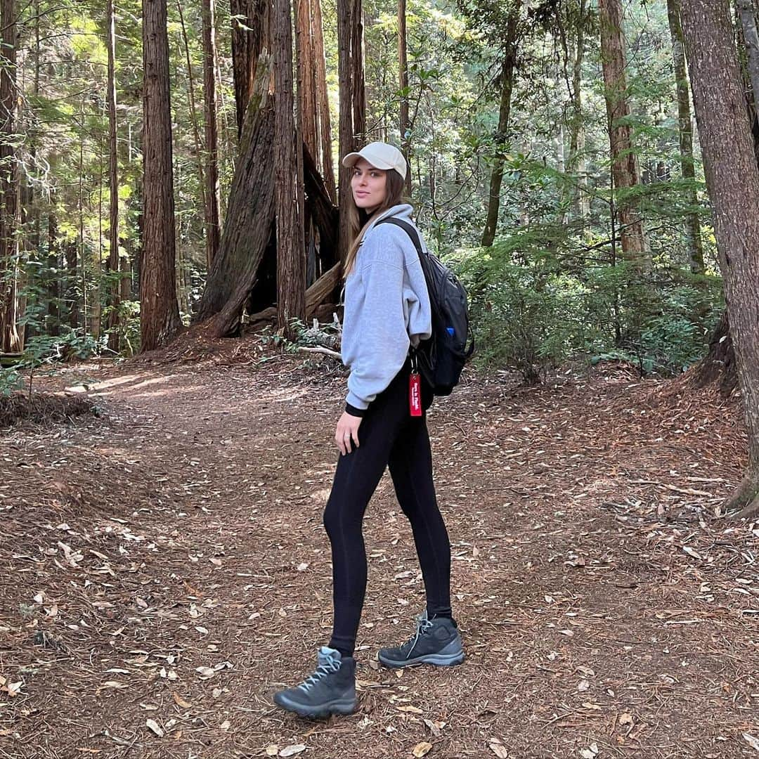 Lana Zakocelaさんのインスタグラム写真 - (Lana ZakocelaInstagram)「Had the most beautiful weekend in Mendocino celebrating birthday of my love! Hiking, eating , mushroom hunting and tree hugging was definitely fun!」10月21日 3時57分 - lanazakocela