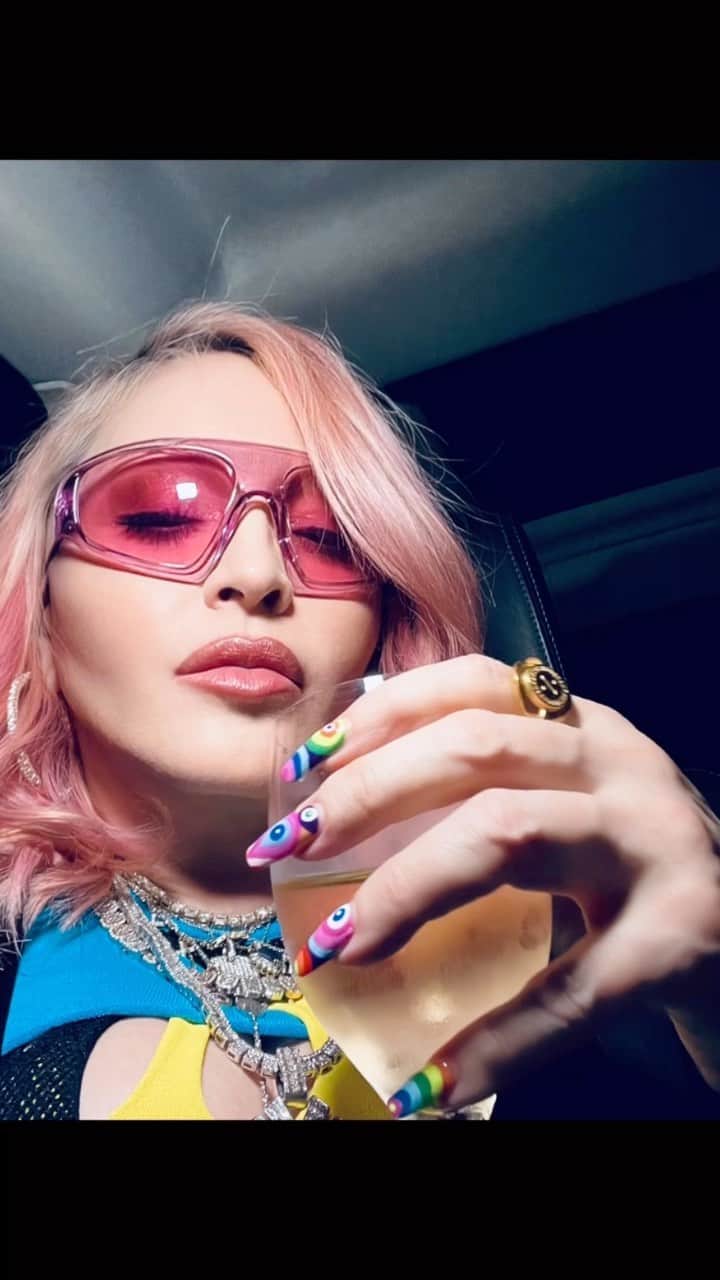 マドンナのインスタグラム：「Love is not a safe word.  But It’s the safe things that kill you in the end. ……………….. 💘💘💘 @yrsadaleyward」
