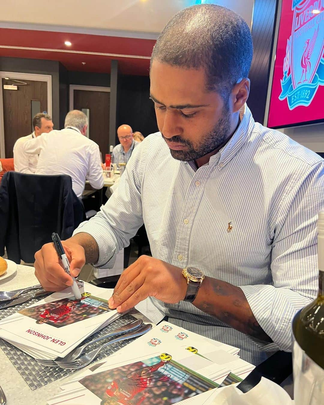 グレン・ジョンソンさんのインスタグラム写真 - (グレン・ジョンソンInstagram)「Always a pleasure to be back at Anfield    #liverpoolfc #ynwa #liverpoollegends #sportsman #footballer #retiredathlete」10月21日 17時06分 - glenj8