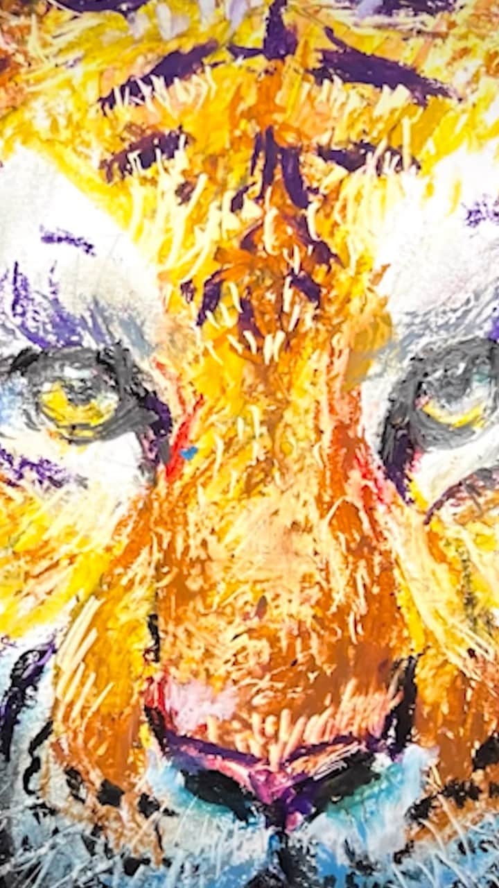 柴崎春通のインスタグラム：「Today I will draw using these 100-yen shop items, calligraphy ink and crayons. Now, what will I paint? That's a start! Try to guess the answer soon.  【ダイソーの画材】100均のクレヨンと100均の墨汁でまさかのアレを描いてみた！  YouTube: Watercolor by Shibasaki  #shiba_watercolor #painting #drawing #art #crayons #ink #daiso #ダイソー #クレヨン #墨」