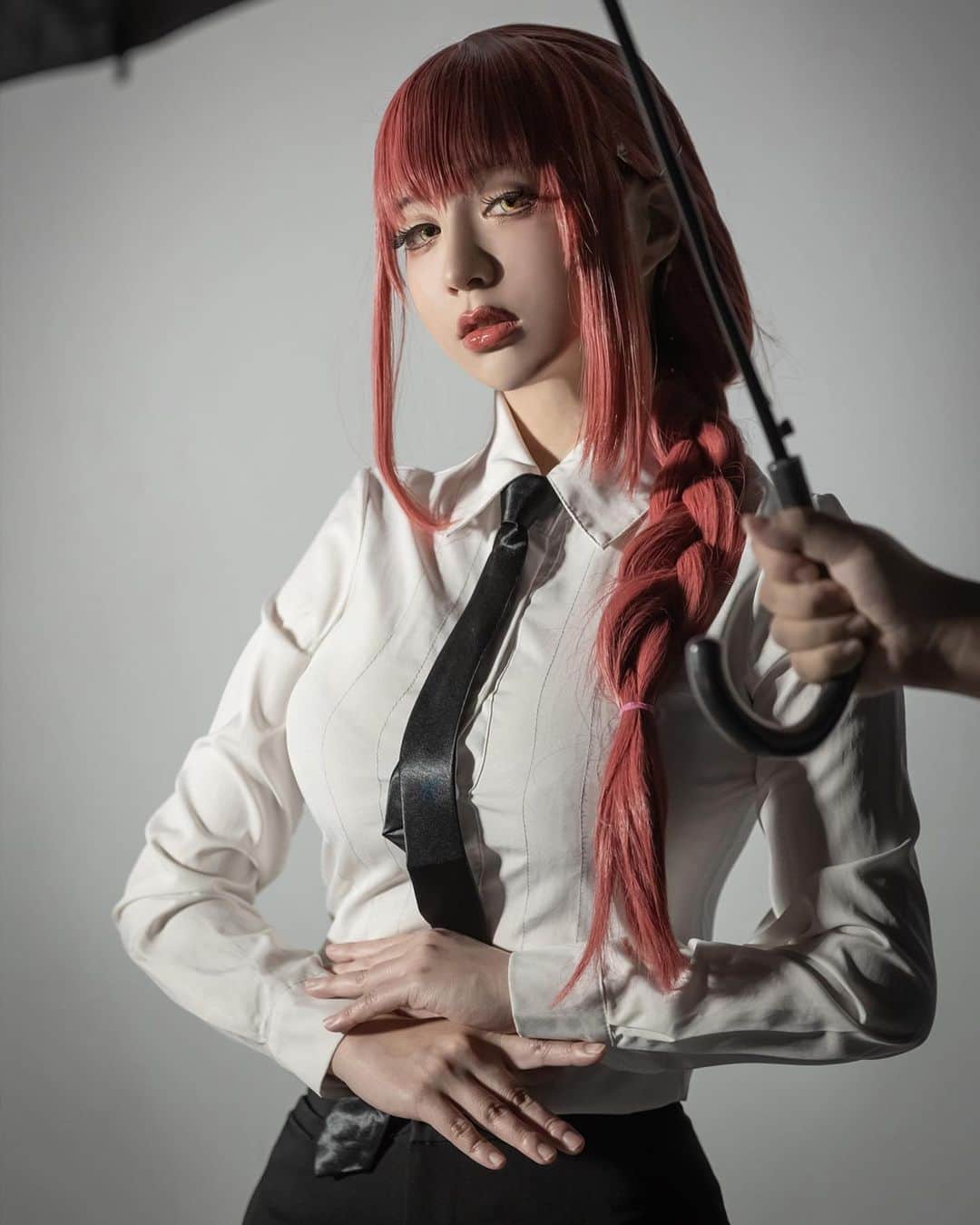 千尋のインスタグラム：「我可愛的小狗們❤️ 本月的等級1是瑪奇瑪小姐❤️ 有沒有抖M請舉手😌  My lovely puppies ❤️ Tier 1 of the month is Miss Machima ❤️  #チェンソーマン  #マキマ #cosplay #chainsawman   #makima #chainsawmancosplay」