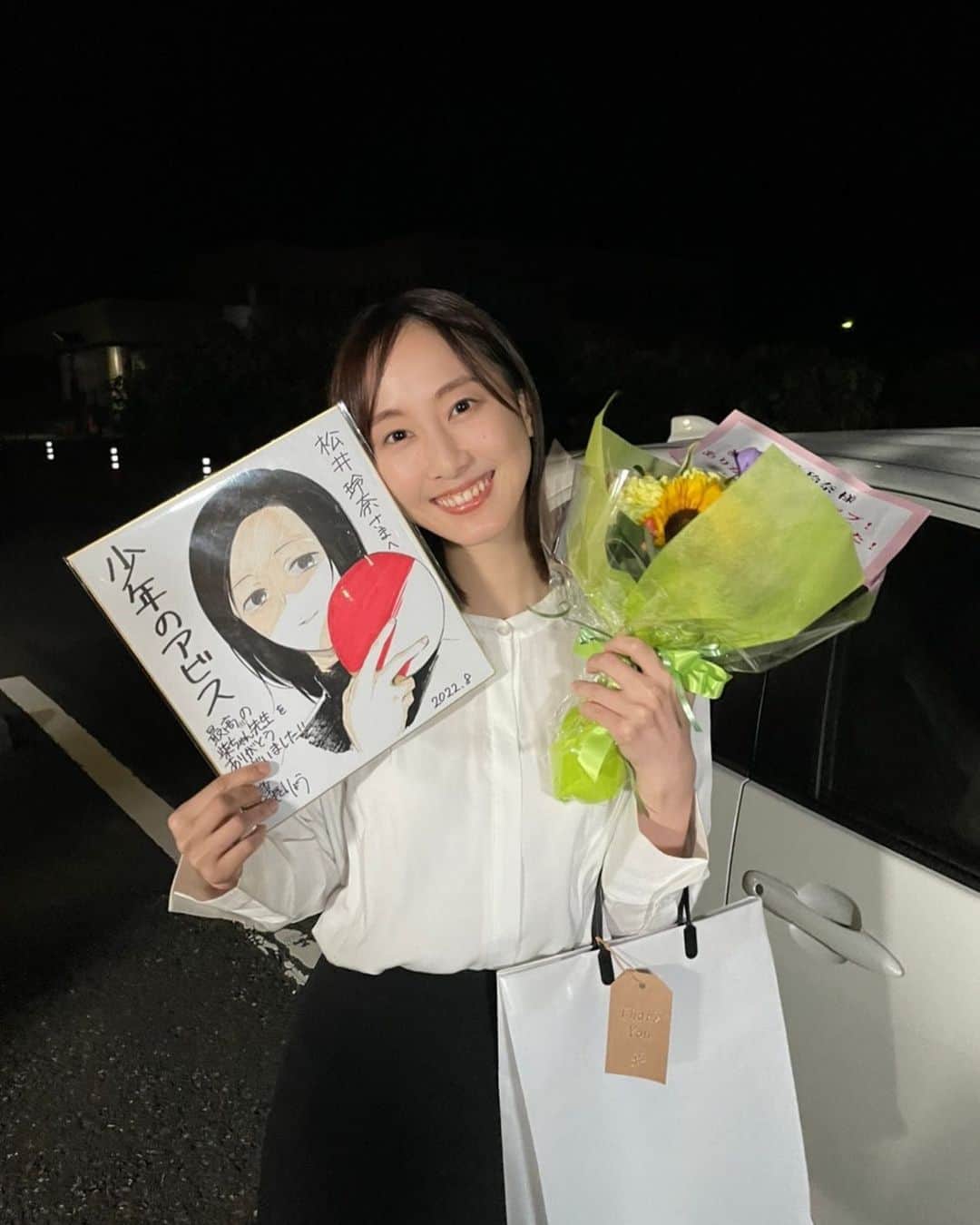 松井玲奈のインスタグラム：「『#少年のアビス』最終回を迎えました。 撮影初日からなかなかハードな場面ばかりで、ひいひい心の中で葛藤しながら演じておりましたが、柴沢由里という人の心が解放され、どんどん走り出す様子はなんとも演じがいのある役でした。 今やらずして、いつやるのだ。そう思わせてくれた柴ちゃん先生を今はとっても愛してます。 Huluでは全話配信中ですので、まだまだ『少年のアビス』をよろしくお願いします。  連載中の原作でも柴ちゃん先生が活躍しているらしく、早くそこを読むのが楽しみだなー。 では、今日も舞台稽古頑張ってきます！」