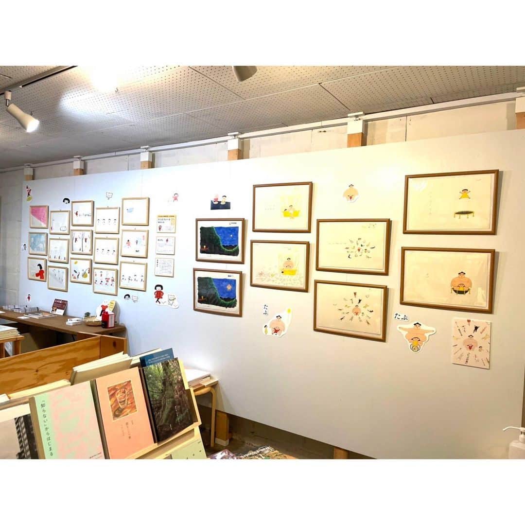 藤岡拓太郎のインスタグラム：「本日から、横浜・妙蓮寺駅近くの「本屋・生活綴方」（tsudurikata）さんにて原画展が始まりました！『たぷの里』と『ぞうのマメパオ』の原画23点を展示して頂いています。  10/21 - 11/7 金・土・日・月　12:00～19:00」