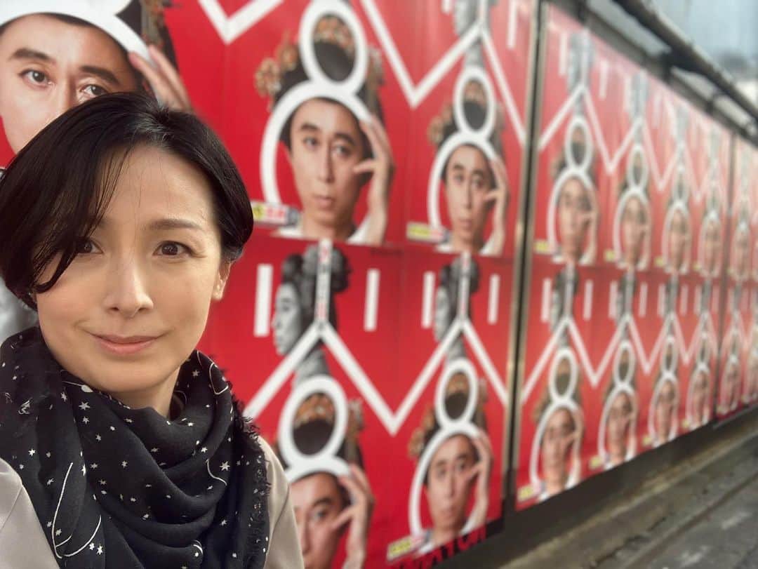 野村真季のインスタグラム：「#有吉クイズ   ゴールデン初回放送（10/25）を前に、ただいま裏原宿に80枚もの巨大ポスターが貼り出されているので見に行ってきました！壮観！  展示は10月23日（日）まで 東京都渋谷区神宮前3-25-18 にて。」