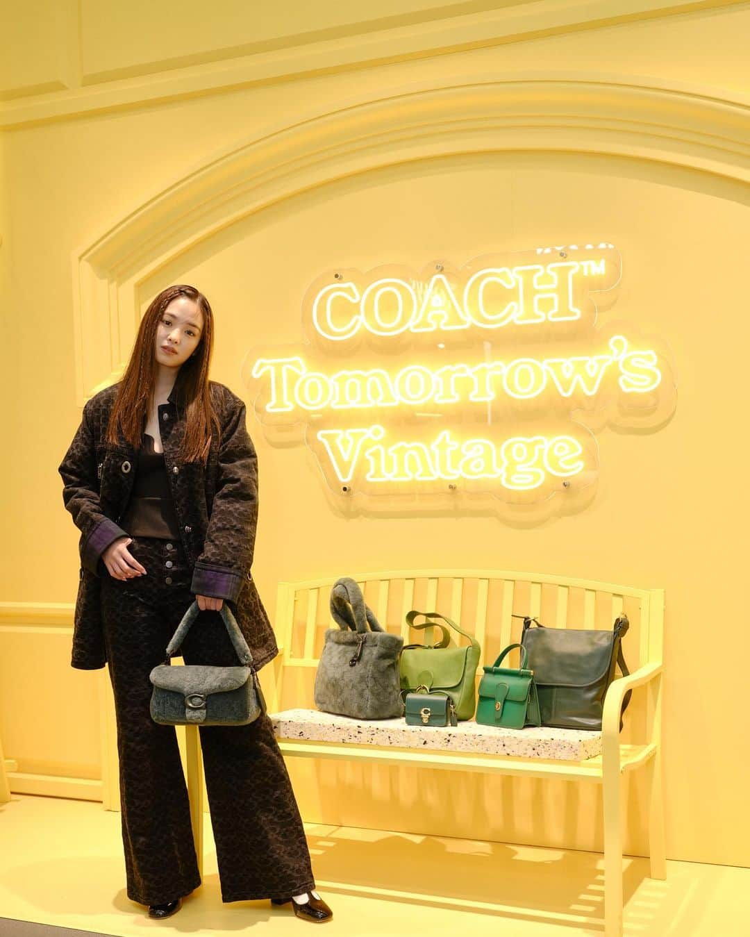 横田真悠のインスタグラム：「渋谷PARCOにて11月1日まで開催しているCOACH “Tomorrow‘s Vintage” ポップ アップ ストアに行ってきました🤍  今っぽく落とし込められててツボでした☺️  #コーチヴィンテージ #CoachJapan #CoachNY」