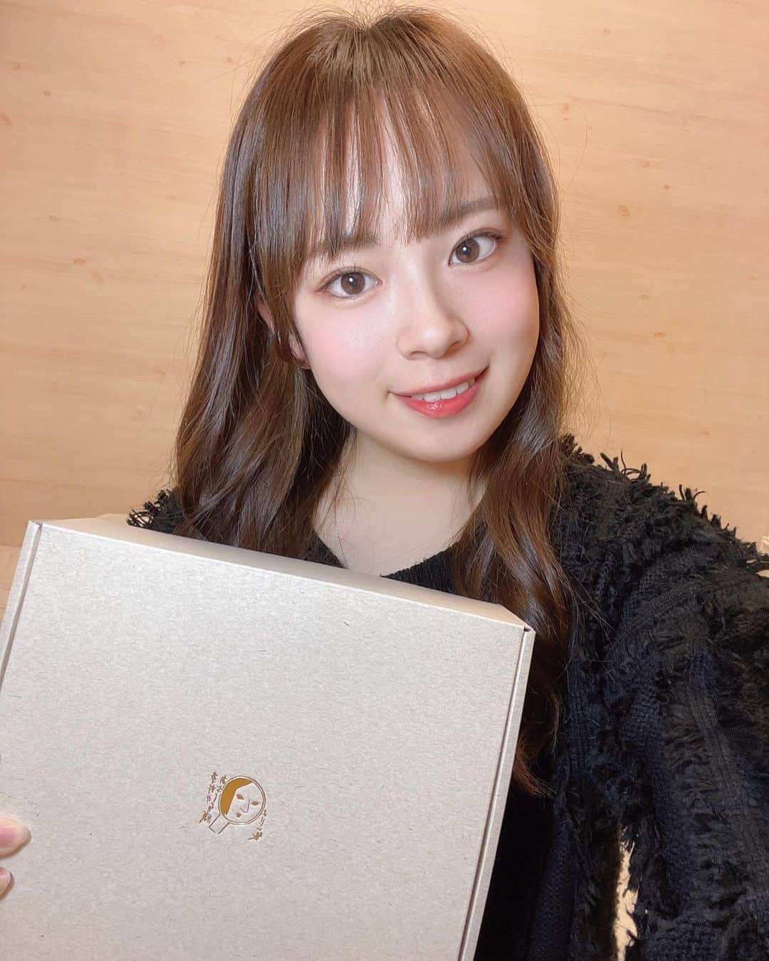 のインスタグラム：「《御協賛品紹介》  ごきげんよう🌸  よーじやグループ様よりミス和に輝いた星美実さんには、 ・あぶらとり紙3冊組 ・うるおい化粧水 ・うるおい美容液 ・口紅　2個 ・ミニフェイスパウダーUV ・自然化粧石鹸　さくら ・ねり香水 ・まゆごもりはんどくりーむ10g ・おしぼりこっとん  準ミス和に輝いた大谷優以子さんには ・あぶらとり紙3冊組　 ・おしろい紙 ・口紅　2個 ・ミニフェイスパウダーUV ・自然化粧石鹸　抹茶 ・やさしい熟成せっけん ・あわ珠ネット ・ねり香水 ・まゆごもりはんどくりーむ　10g  河津里紗子さん、中村彩花さん、岡野菜那さんには ・あぶらとり紙3冊組 ・おしろい紙 ・ミニフェイスパウダーUV ・ねり香水 ・まゆごもりはんどくりーむ　10g ・おしぼりこっとん  を頂きました🎁💐  人気のあぶらとり紙、はんどくりーむなどの肌ケアアイテムや化粧雑貨。さらに、スイーツの販売やカフェの運営など幅広く展開している、京都発祥の企業です。  おみやげとして、だけでなく。美しさを育み、日常を彩る存在をめざしています。  御協賛ありがとうございました✨」