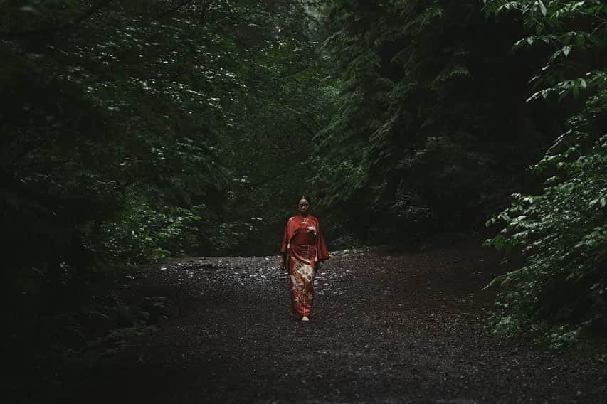 SHIGEのインスタグラム：「These are a collection of stills from the short films. A brief breakdown of the process for each film is explained below.  Concept: UNRYŪ Product: T-Shirt  The setting was scouted because it depicts a pathway both in the form of a river and dirt trail surrounded by beautiful trees. The scenery selected needed to carry the mood of the story from the first shot to the last. Real Kimono, custom calligraphy, and music was used to bring the concept to life and show the intimate interaction between human and spirit.  Photographer: Norihisa Hayashi - @norihisahayashi Art Director: Scott Strathern - @scottjstrathern Talent: Yoko Tomii - @yo822ko  Store: yellowblazetattoostore.com  Orders: If you make an order and don't see a confirmation email, please check all folders, including spam.  Thank you, please enjoy  #shige #shigetattoo #shigeyellowblaze #yellowblazetattoo #黄炎 #雲龍 #龍 #prodact #photography #japanesetattoo #japaneseart」