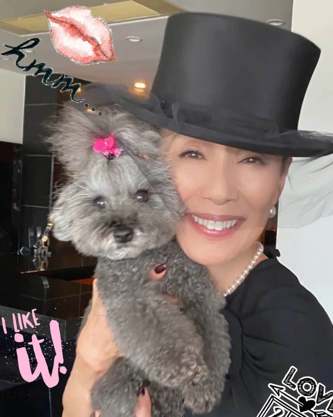 萬田久子のインスタグラム：「愛しのモモちゃんとTIME SHOCK💕♥ #トイプードル #愛犬 #萬田久子 #HISAKOMANDA」