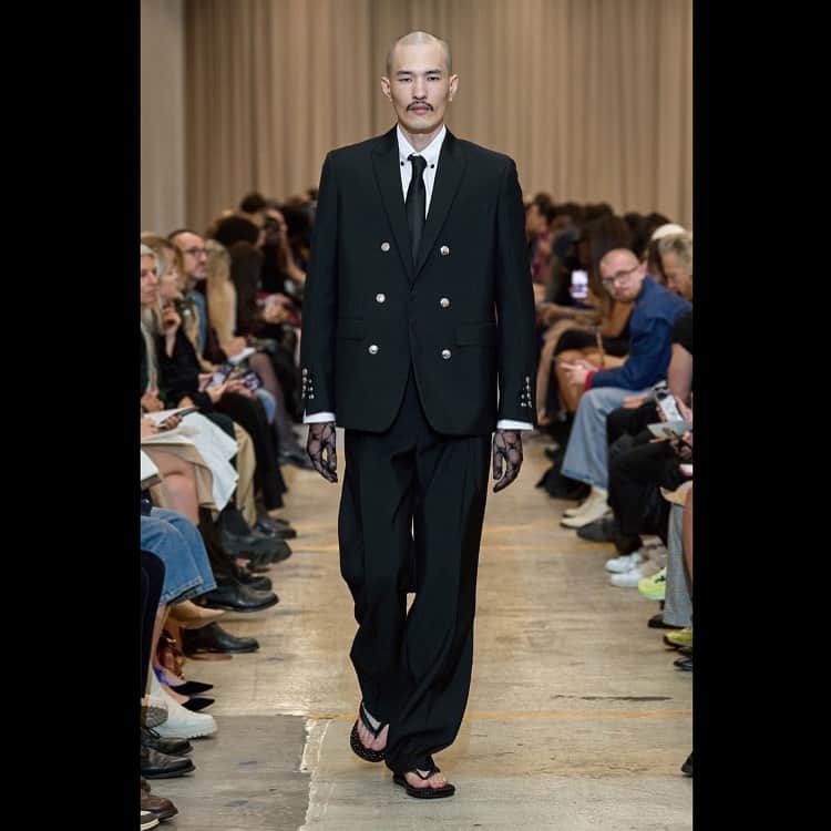 ノゾムのインスタグラム：「Burberry ss23  Closed  Thank you!!! @burberry @riccardotisci17」