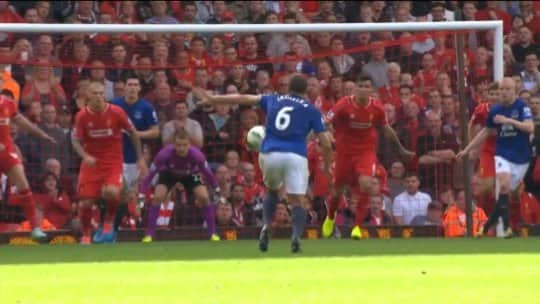 フィル・ジャギエルカのインスタグラム：「8 years ago today, @pjags06 scored this 🚀 at anfield! 🤯 #EFC」