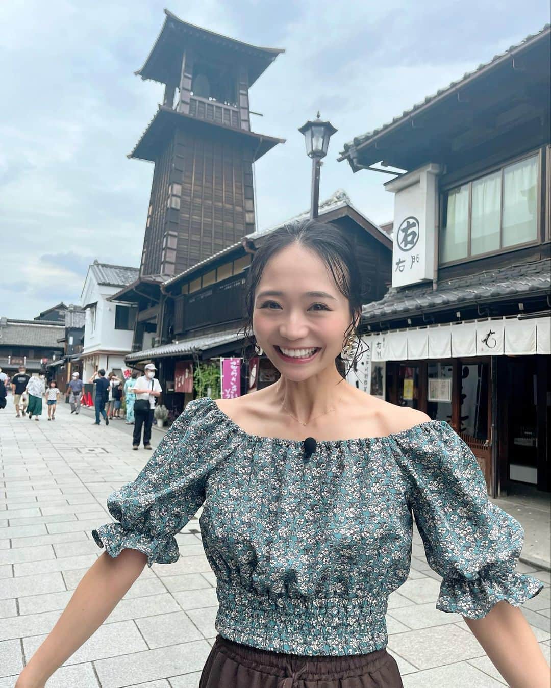緑川静香のインスタグラム：「【お知らせ】 ⁡ 明日28日(水)23:59〜日テレ系全国 『それって⁉︎実際どうなの課』 ⁡ 出演回です😌✨ ⁡ 今回もご依頼があったお家の不用品を売りに行ってきたのですが、なんと、、、 ⁡ あの伝説の番組『電波少年』でデビューを果たしたドロンズの大島さんの不用品を売ってきました！！！👏 使わなくなったおもちゃや壊れたバイク…当時の思い出の品まで✨ ⁡ 果たしていくらになるのか、、、乞うご期待っ❤️❤️❤️ ⁡ 放送中はもちろん、ラジオトークで副音声的生配信します✨✨✨ みんなでワイワイ観ましょ〜🥰 ⁡ #それって実際どうなの課 #ピンクつなぎ #フリマアプリ #オークション  #オープニングは小江戸川越 #不意に撮れた一枚 #首が前に出て変な形になってる #面白いからあえて載せる #大島さんいい方だったなぁ #ぜひ観てねーーー #放送前のインスタライブは23:45〜 #その後はラジオトークに集合 #アプリダウンロードしてお待ちくださいませませ #今日は夜Abemaミッドナイト競輪生放送」