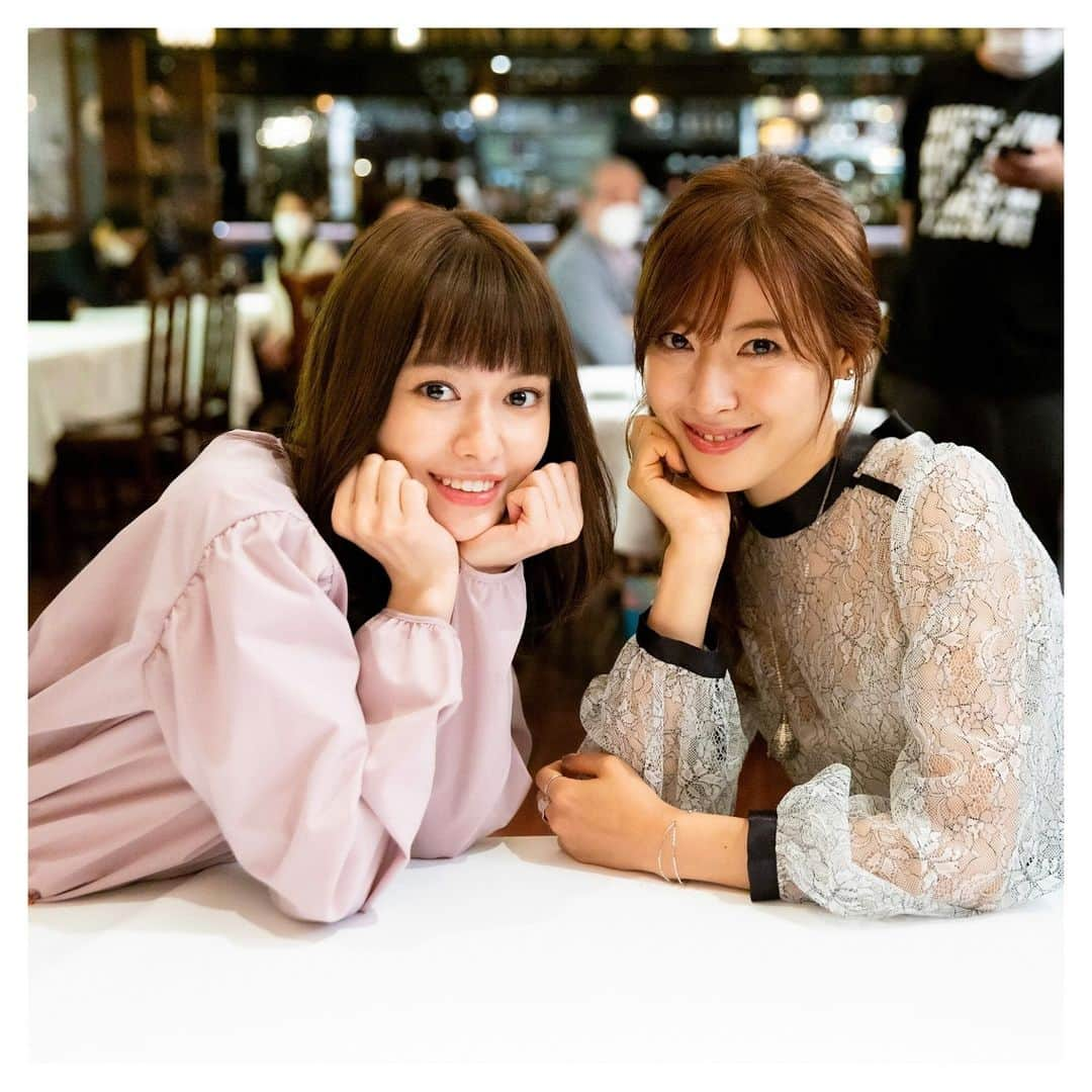 Sisterのインスタグラム：「木曜ドラマ「Sister」  *₊❀̥୭✨クランクイン✨୭❀̥₊*  物語は衝撃展開が続き 緊迫したシーンが多い中…  撮影現場の雰囲気は一転🔄 明るく和気あいあい☺️  そんな現場より凪沙（#山本舞香）＆沙帆（#瀧本美織）の仲良しオフショットをお届け📸  このシーン… 修羅場です💥  クランクインから修羅場… 一体どんな展開が待ち受けている⁉︎ “秘密”と“裏切り”だらけのノンストップ・ラブサスペンス❤️‍🔥 ご期待ください✨  ❀₊*┈┈┈┈┈┈┈┈┈┈┈┈┈┈┈*₊❀̥ #Sisterドラマ  10月20日木曜よる11時59分スタート🌟 #山本舞香  #瀧本美織  #溝端淳平 #佐藤大樹（#EXILE/#FANTASTICS） #ytv #ntv」