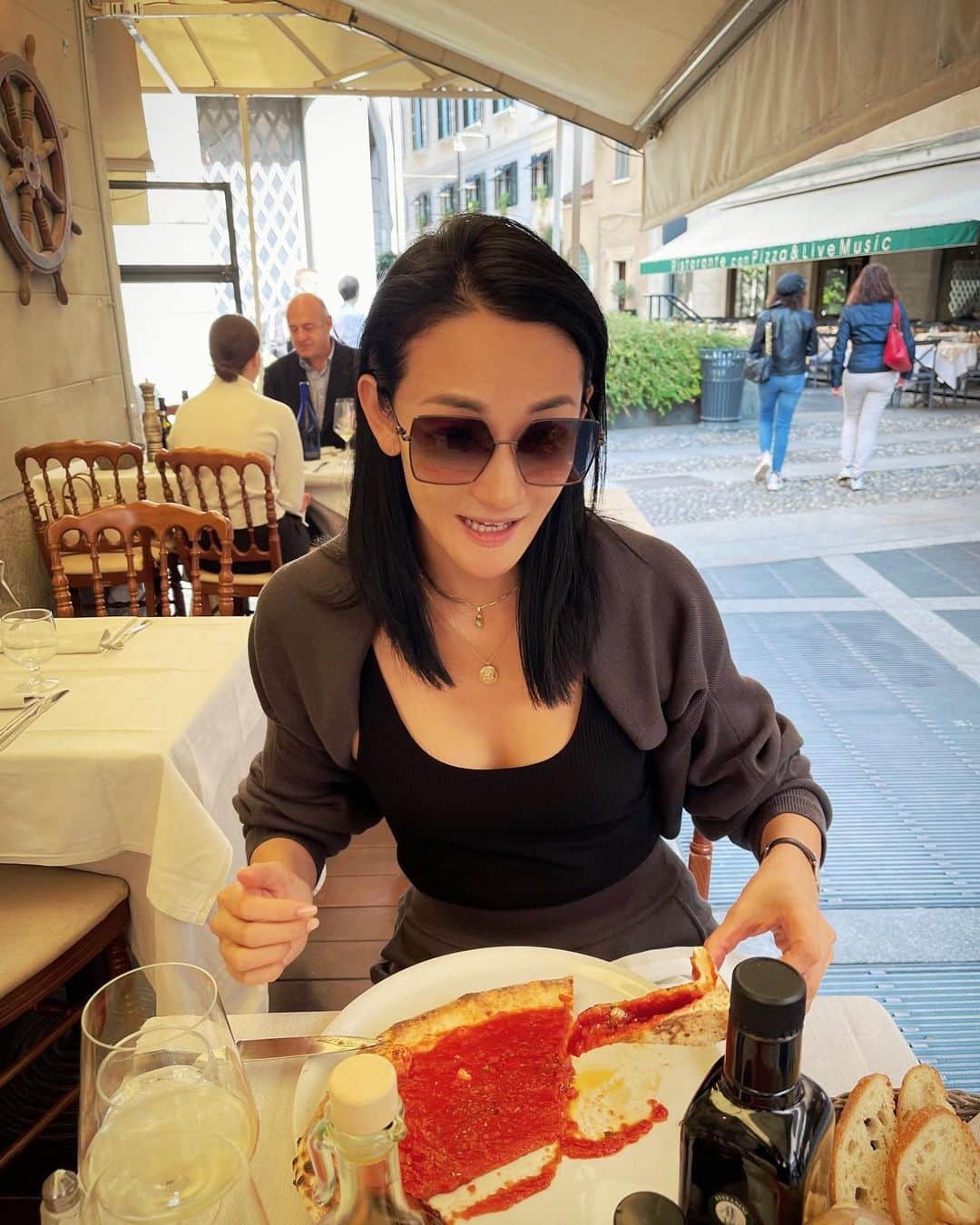 のインスタグラム：「⁡ ご褒美Pizza&Pasta🦋 やっぱりPizza Marinara とBottalgaのパスタでしょ！ ⁡ #食いしん坊シリーズ in Milan ❤︎ ⁡」