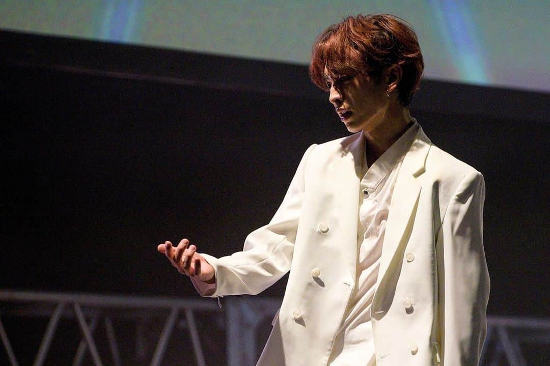 木村慧人のインスタグラム：「😎☺️😳  #FANTASTICS #木村慧人」