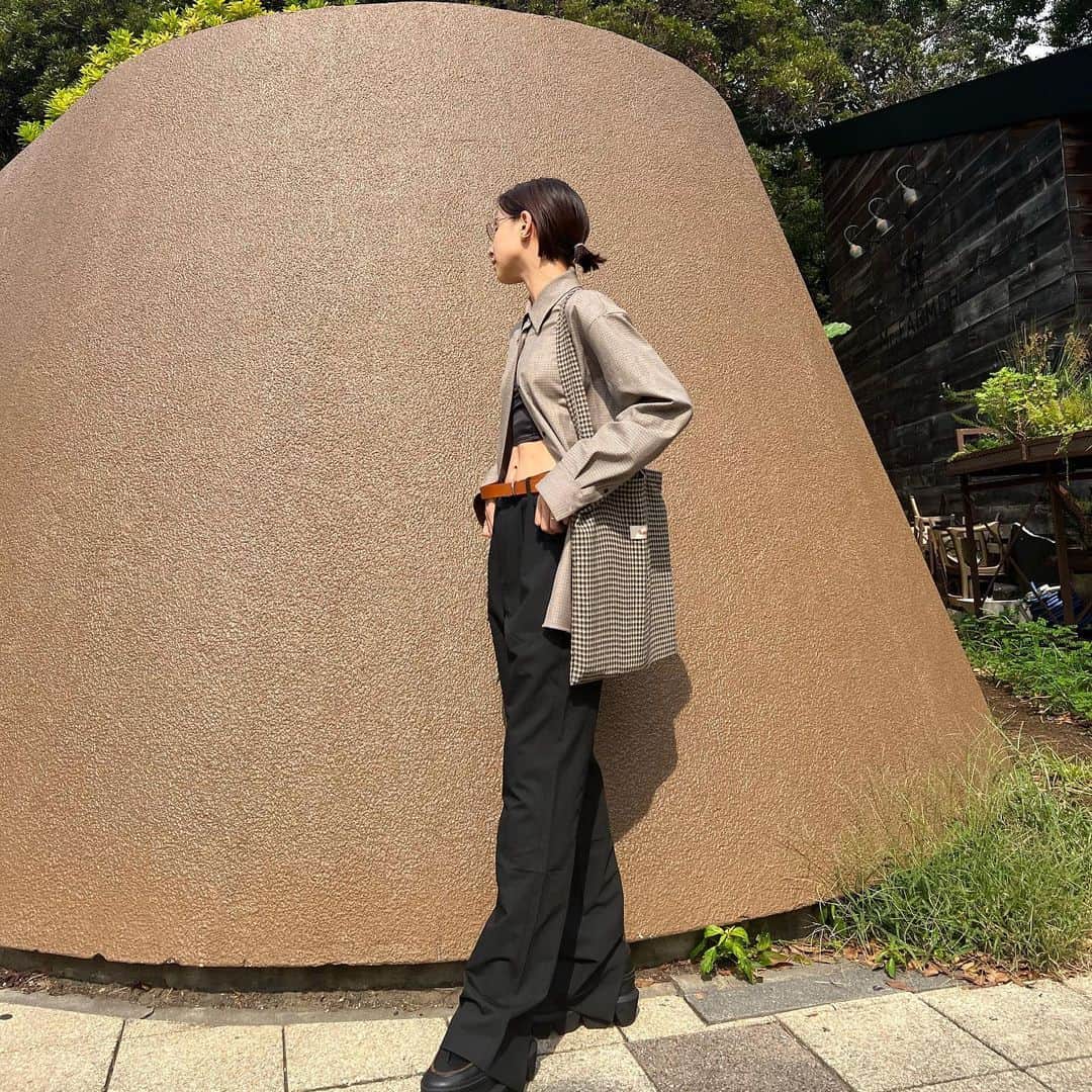 ラブリのインスタグラム：「- shirt @despres_jp  pants @studiodoe   ikawの2周年記念のトートは 取手長めに作ったから合わせやすい💕 @ikaw_official」