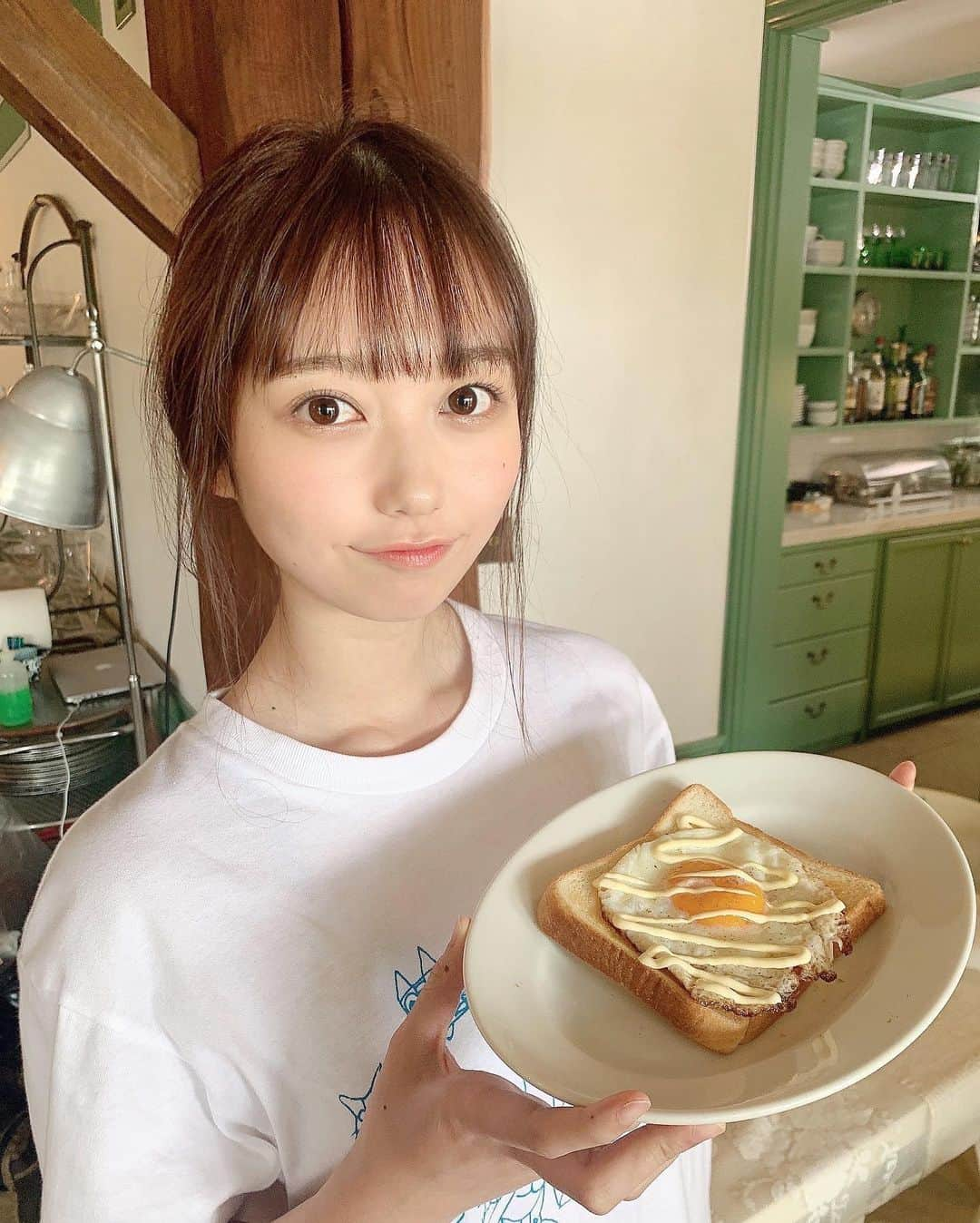 大盛真歩さんのインスタグラム写真 - (大盛真歩Instagram)「🍳🍞   ぱんぱぱん朝はパン♪ ぱんぱぱん昼はパン♪ ぱんぱぱん夜もパン♪   #週刊プレイボーイ  #週プレ  #雑誌 #グラビア  #オフショット #パン  #目玉焼き  #ナチュラル  #メイク  #ヘアアレンジ  #instagood  #instadaily  #bullet  #eat  #delicious  #gravure  #photo  #natural  #makeup」9月27日 19時14分 - maho_usagi