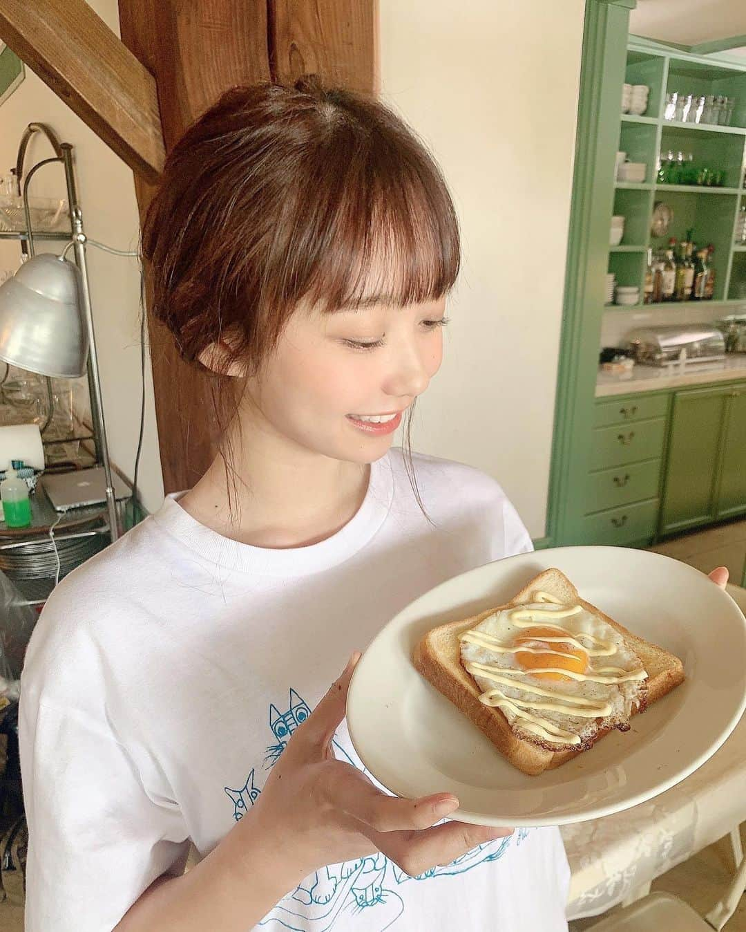 大盛真歩さんのインスタグラム写真 - (大盛真歩Instagram)「🍳🍞   ぱんぱぱん朝はパン♪ ぱんぱぱん昼はパン♪ ぱんぱぱん夜もパン♪   #週刊プレイボーイ  #週プレ  #雑誌 #グラビア  #オフショット #パン  #目玉焼き  #ナチュラル  #メイク  #ヘアアレンジ  #instagood  #instadaily  #bullet  #eat  #delicious  #gravure  #photo  #natural  #makeup」9月27日 19時14分 - maho_usagi