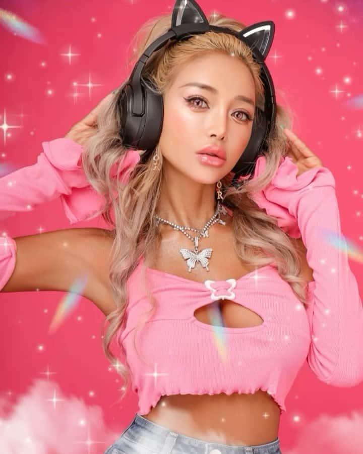のインスタグラム：「. . Finally Sora Fujiki is the last Dj☺️💜!! ️ Thank you so much for everything ⭐️⭐️ The last one is Miyakojima 🥰!! . .10月9日いよいよ藤木そらラストDJイベントになりますᐢ. ̫.ᐢ‼️ . .あれから2年。目標が達成して原点の宮古島でレゲエ❌インスタグラマーという新しい企画で始まったこの物語⭐️⭐️ . .このメンバーで最高の歌も仕上がりました。来月配信されるのでお楽しみ(∩^o^)⊃━☆ﾟ.*･｡ . .いまからスタート‼️‼️って時にまさかのラストDjになってしまったこと、本当に残念です😭😭急遽ラストになったのですが、最後に大好きな宮古島でDj〆れることを誇りに思います。 . .最後の最後まで頑張ります。最後は泣いてしまいそう😭😭。。いまこうして文章打ってるだけでも、ボロボロ🥲🥲🥲 . .いままでの思い出が蘇ります。たくさんの思い出をありがとうございました。djSora楽しむぞ💚🧡 . .みなさま宮古島でお待ちしてます⁺o(⁎˃ᴗ˂⁎)o⁺‧•͙‧⁺チケットは当日買えます⭐️⭐️ラストなので、来れる方はぜひ起こしください💜💙  . . . . . . .  . . .  . . . .#djギャル #宮古島 #宮古島旅行 #宮古島観光 #宮古島好きな人と繋がりたい #djイベント #パリピ #沖縄好きな人と繋がりたい #フェスコーデ #ギャル #ギャルコーデ #音楽好きな人と繋がりたい」