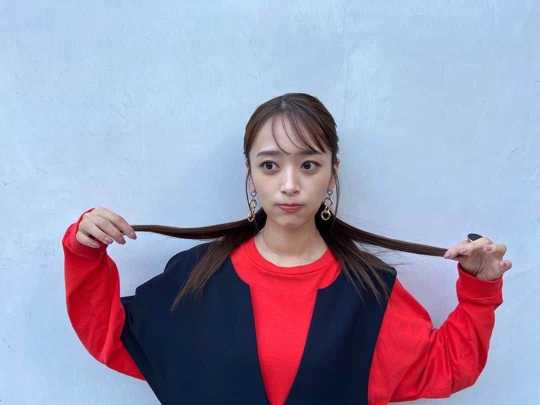 近藤千尋のインスタグラム：「髪が伸びてアレンジが楽しい！！ ヘアメイクさん様々です🥹🫧 明日はどんな髪型にしてもらおかな💕 #髪型募集中　笑 できるだけ毎回違う髪型目指す(勝手に)  この髪型の時の告知またするね❣️  おやすみみんな❤️(はやい) アイラブユー！！！！！！！  #ロングヘア #ツイン #ヘアアレンジ」